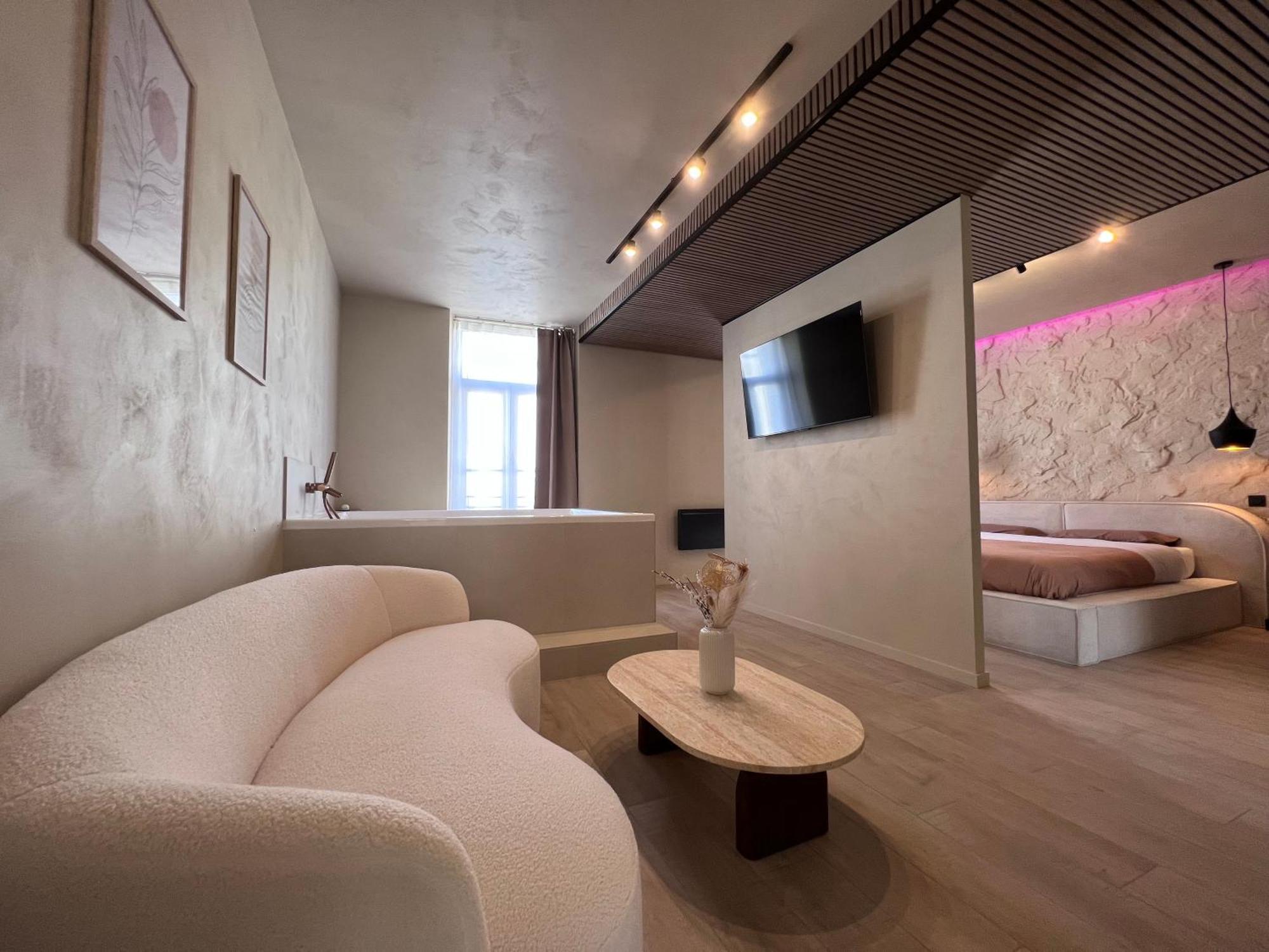Harmony Room Suite Avec Balneo Angers Exteriör bild